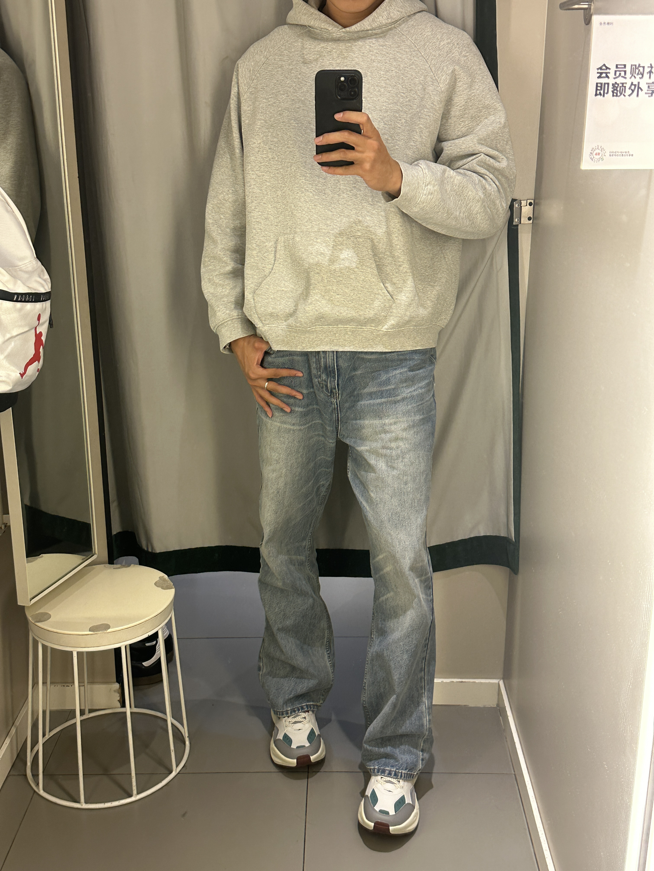 卫衣和复古跑鞋真的百搭