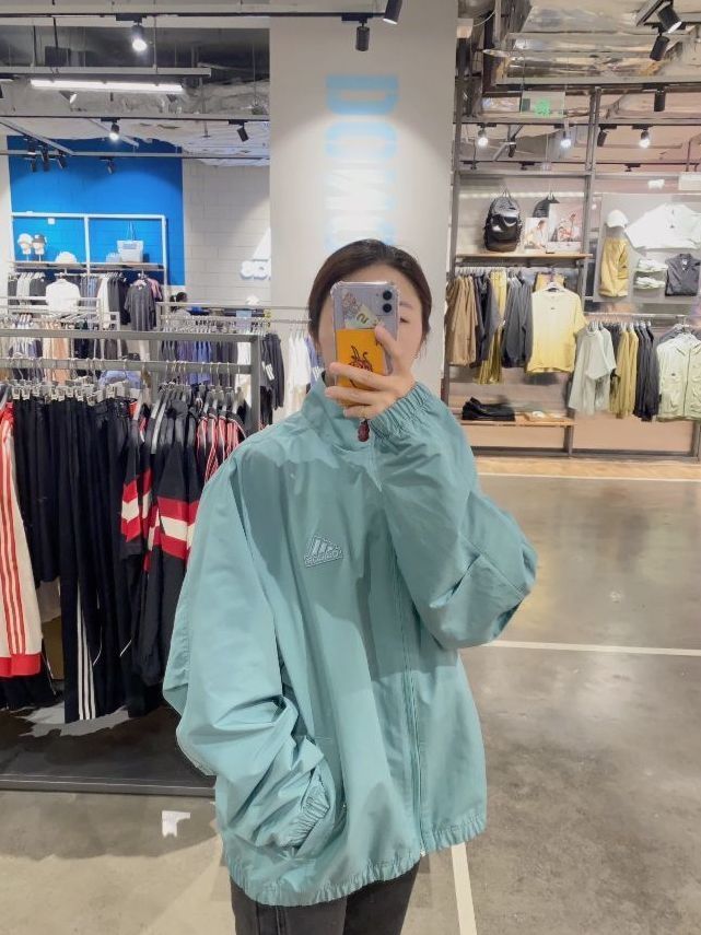 🌟阿迪达斯运动夹克，轻便舒适，耐磨防风🌪️
