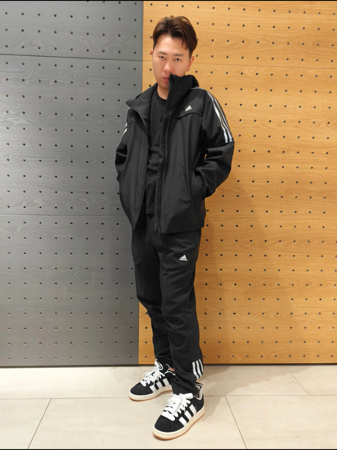 Adidas 立体有型的时尚梭织外套