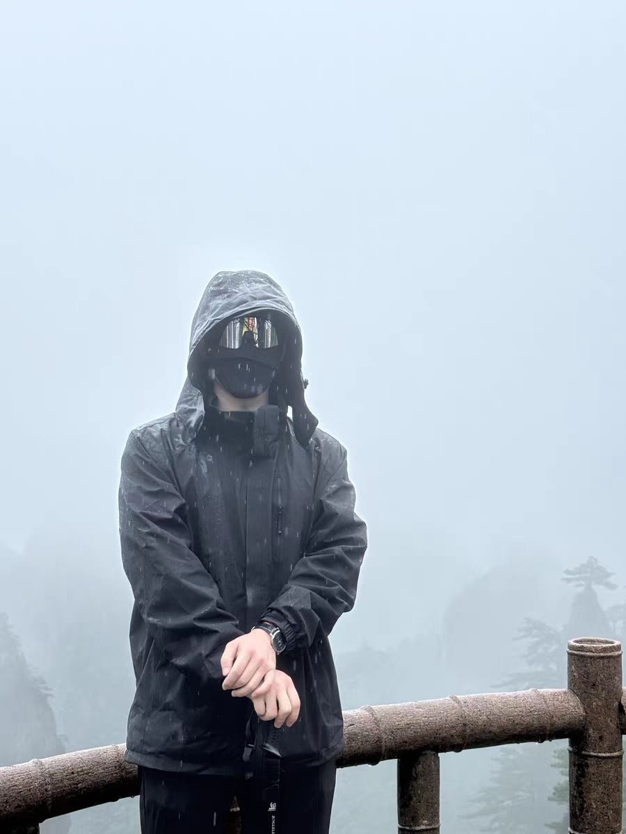 哇塞！这件夹克真的太赞了！😍穿上它，瞬间变身街头潮人！