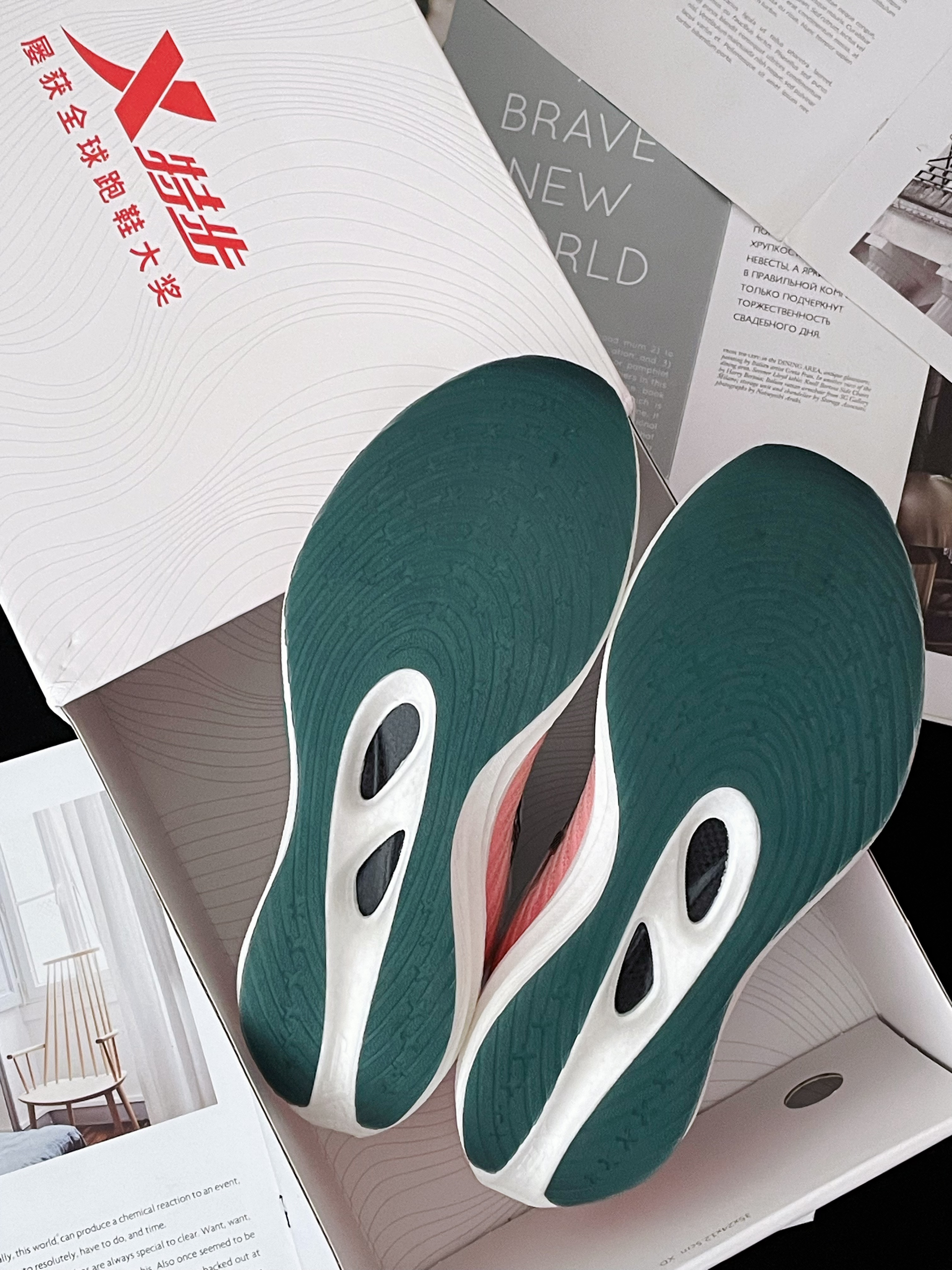 🔥哇趣～这双『浓』系三防跑鞋👟有点疯😱‼️