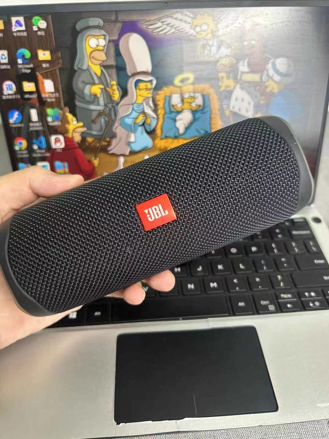 户外必备
JBL万花筒5户外音箱
卓越的音质和坚固耐用