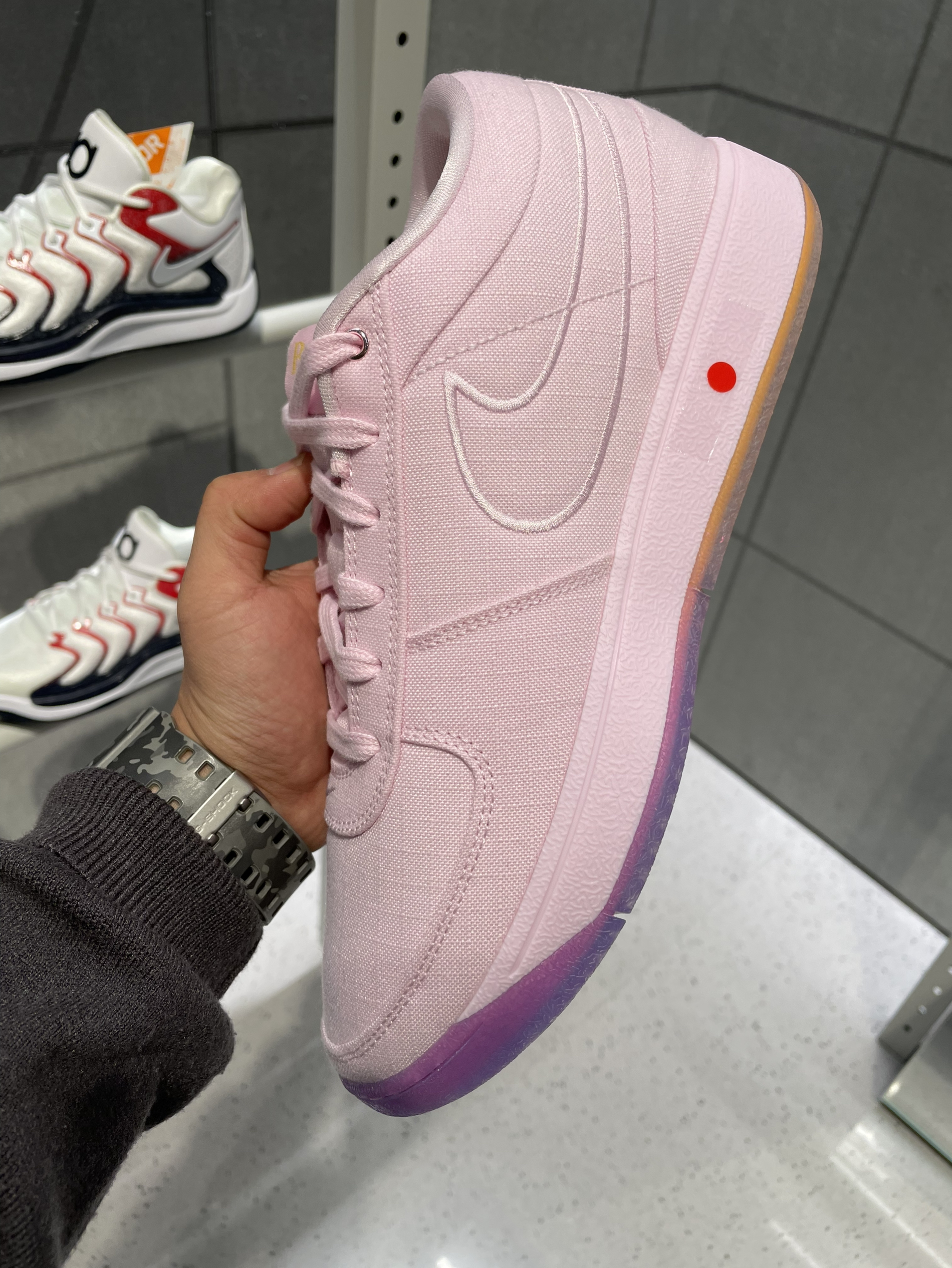 Nike book 1 彩虹