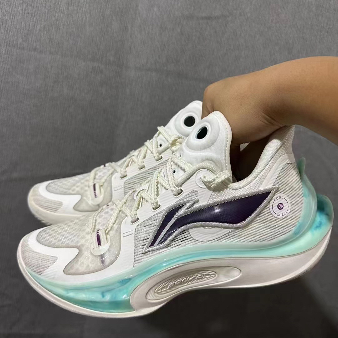 李宁音速11真实体验|贴地飞行器
颜值拉