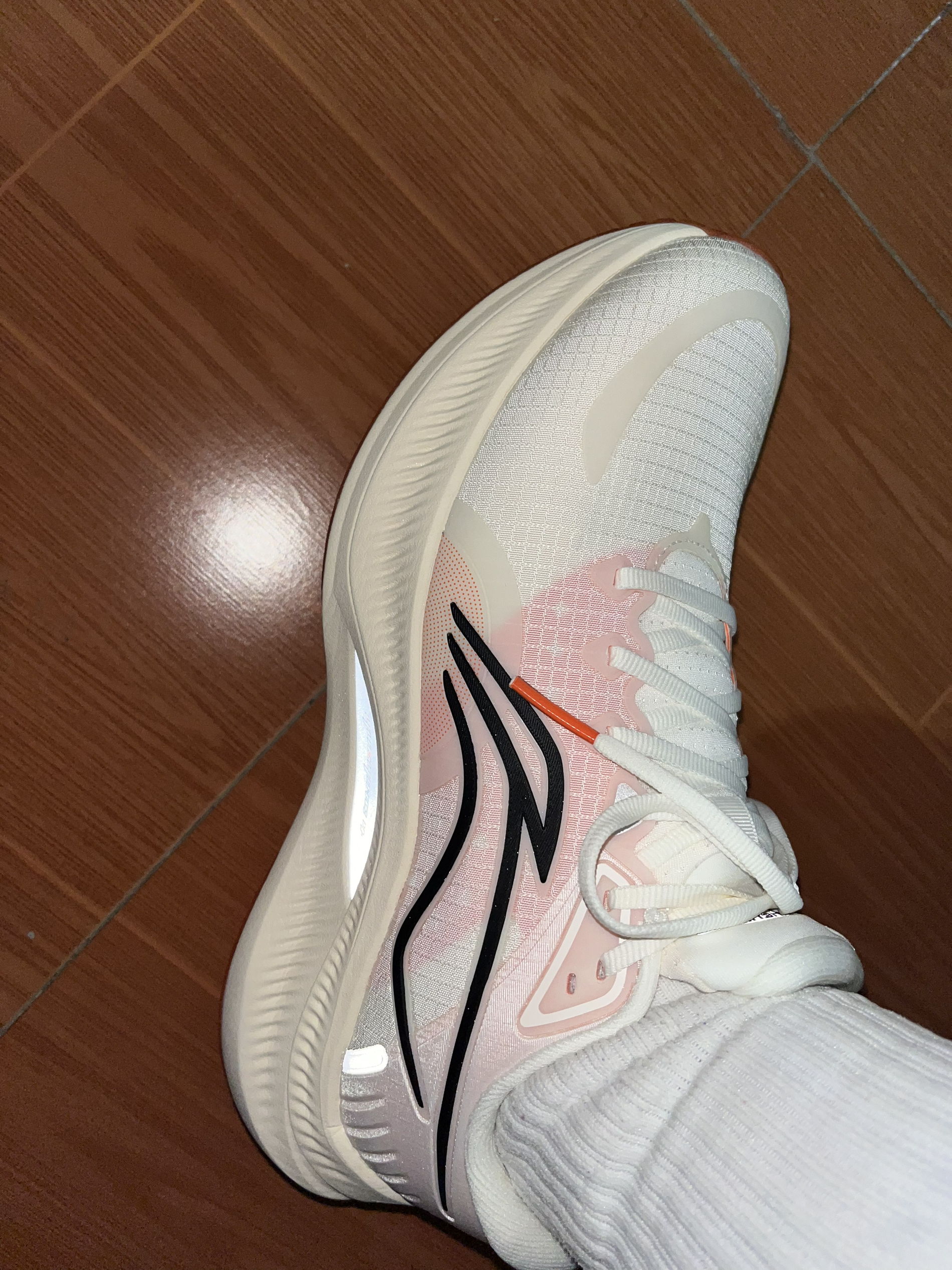 👟球鞋名称：越影4



🤔整体感受：还