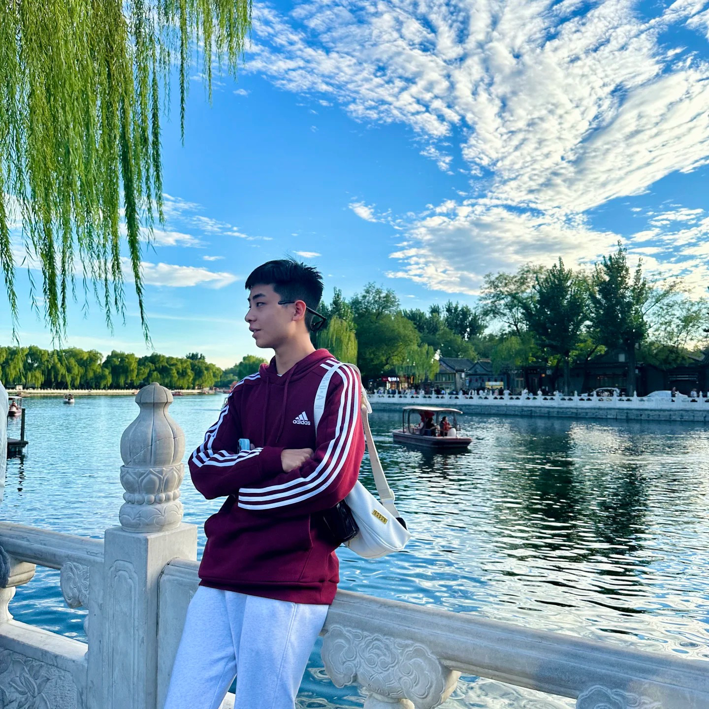 OOTD I 这件酒红色美式连帽卫衣简直了！