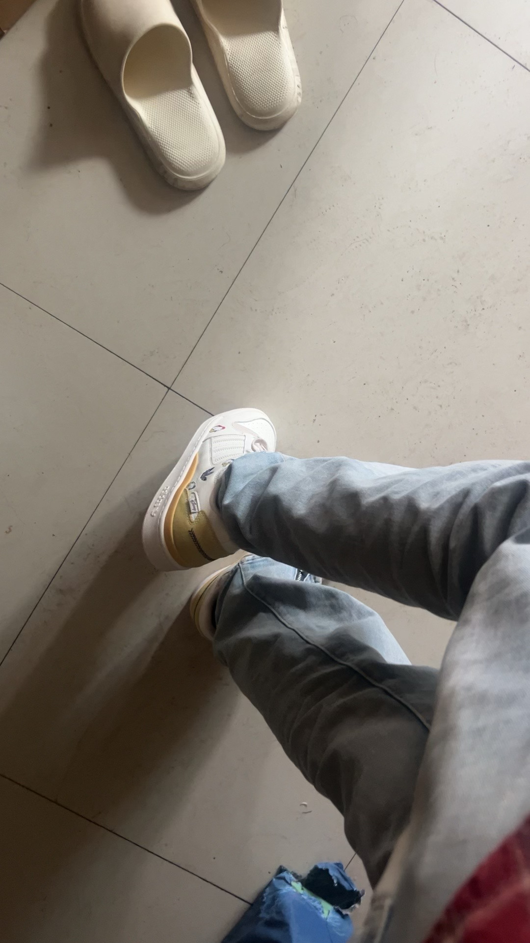 很好看很软我看着有点显大从上往下看不知道