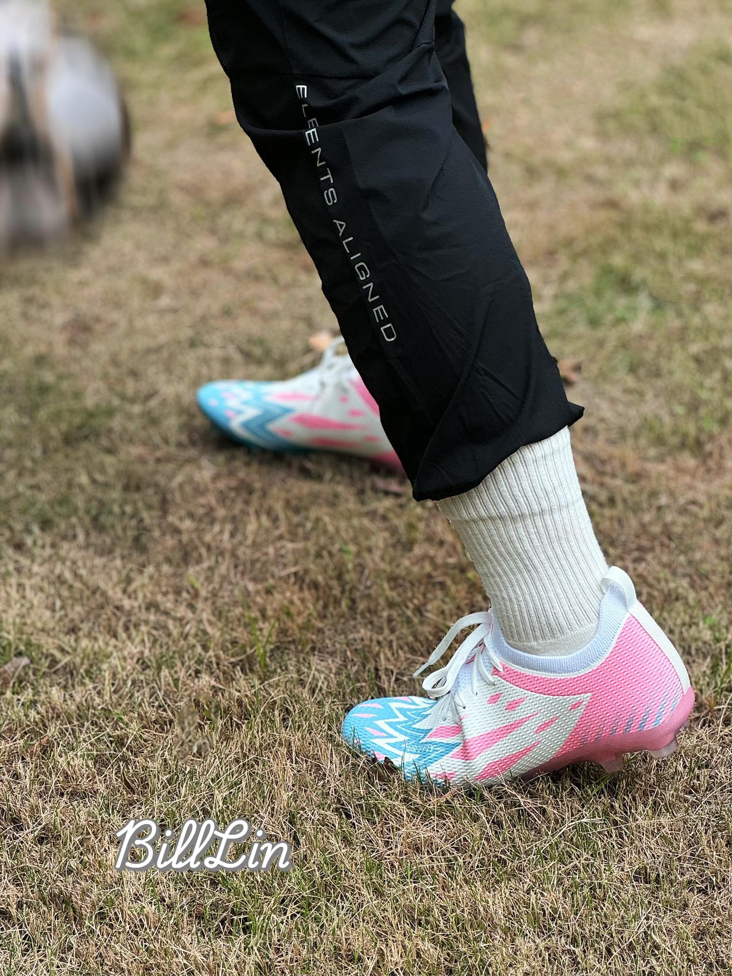 颜值超高！果冻色系足球鞋