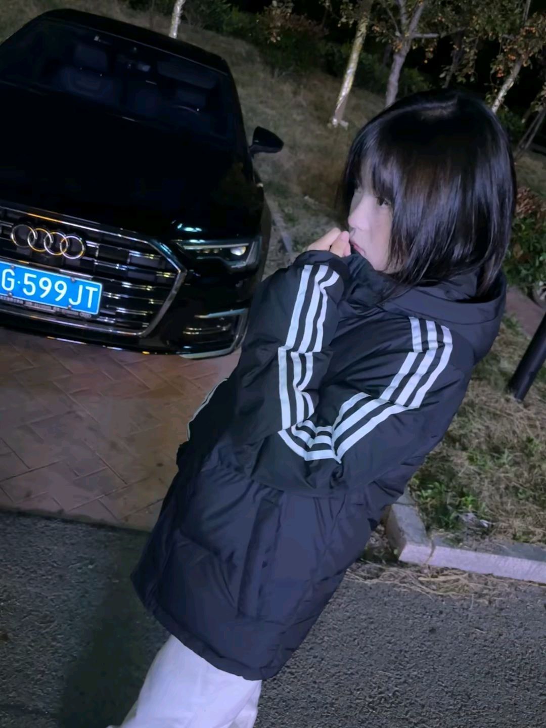 💥阿迪达斯UNITEFIT运动生活系列防风拒水直筒插肩袖连帽拉链短款鸭绒羽绒服，真的太赞了！👍