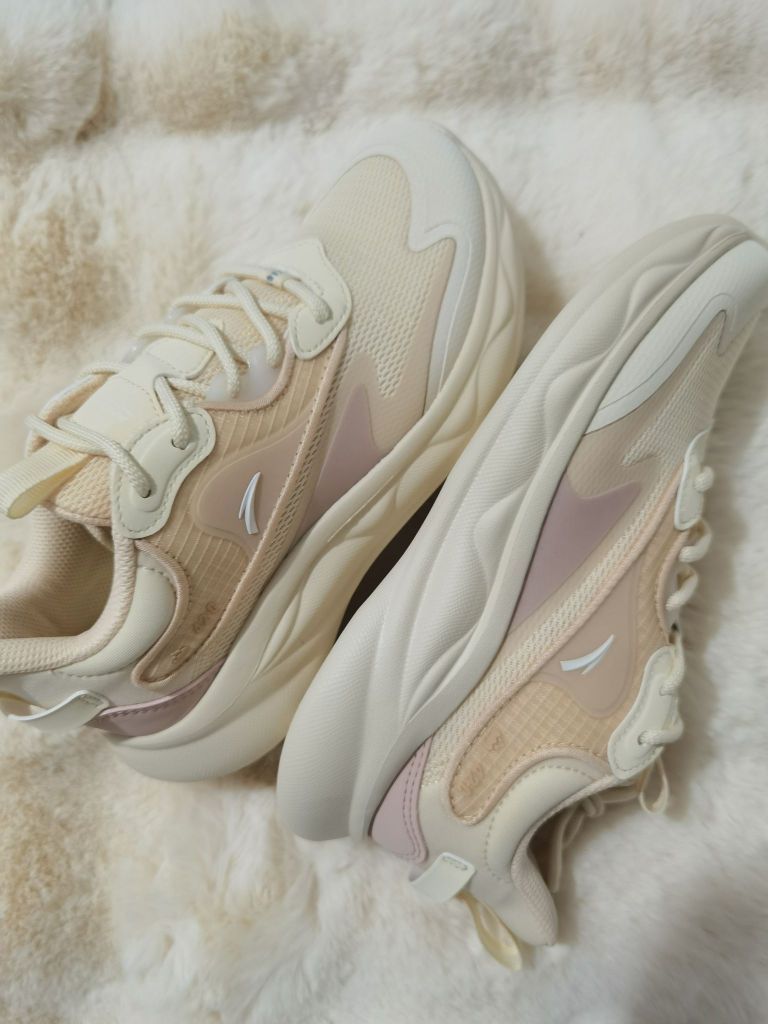 这也太像一块香香软软的小蛋糕了吧！