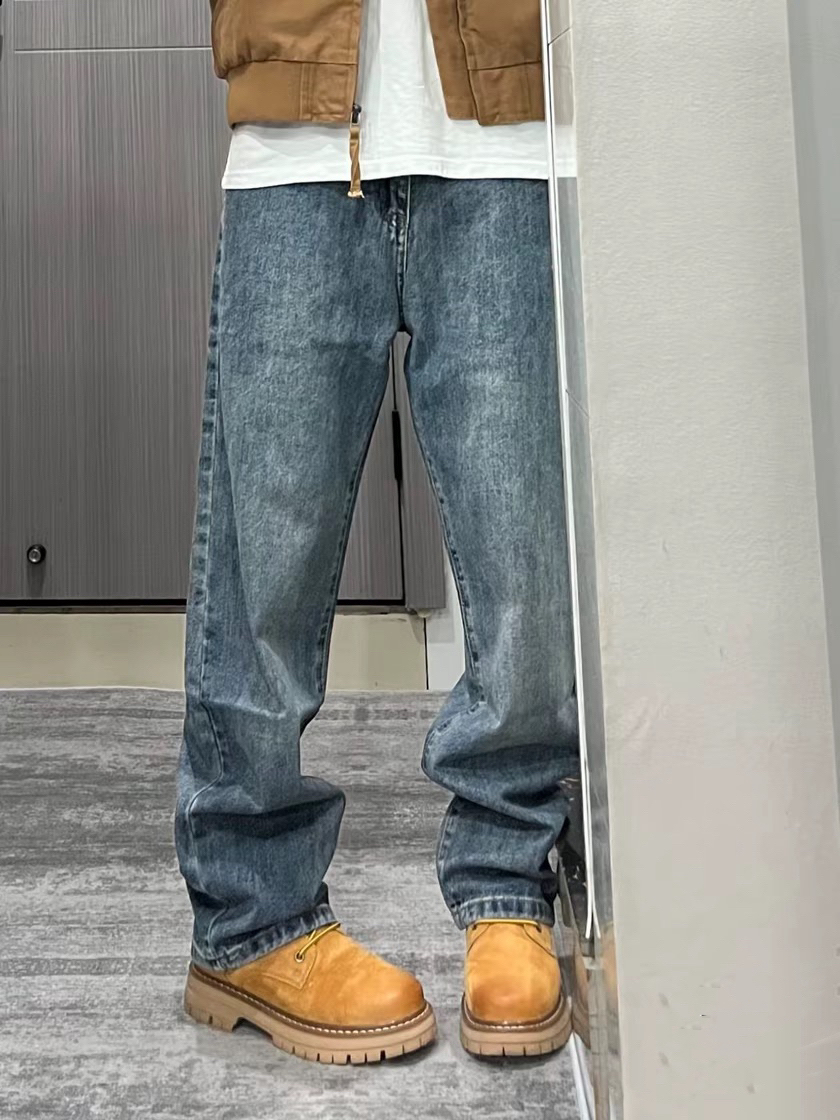 这牛仔裤配马丁靴真的太帅了!
你可以相信