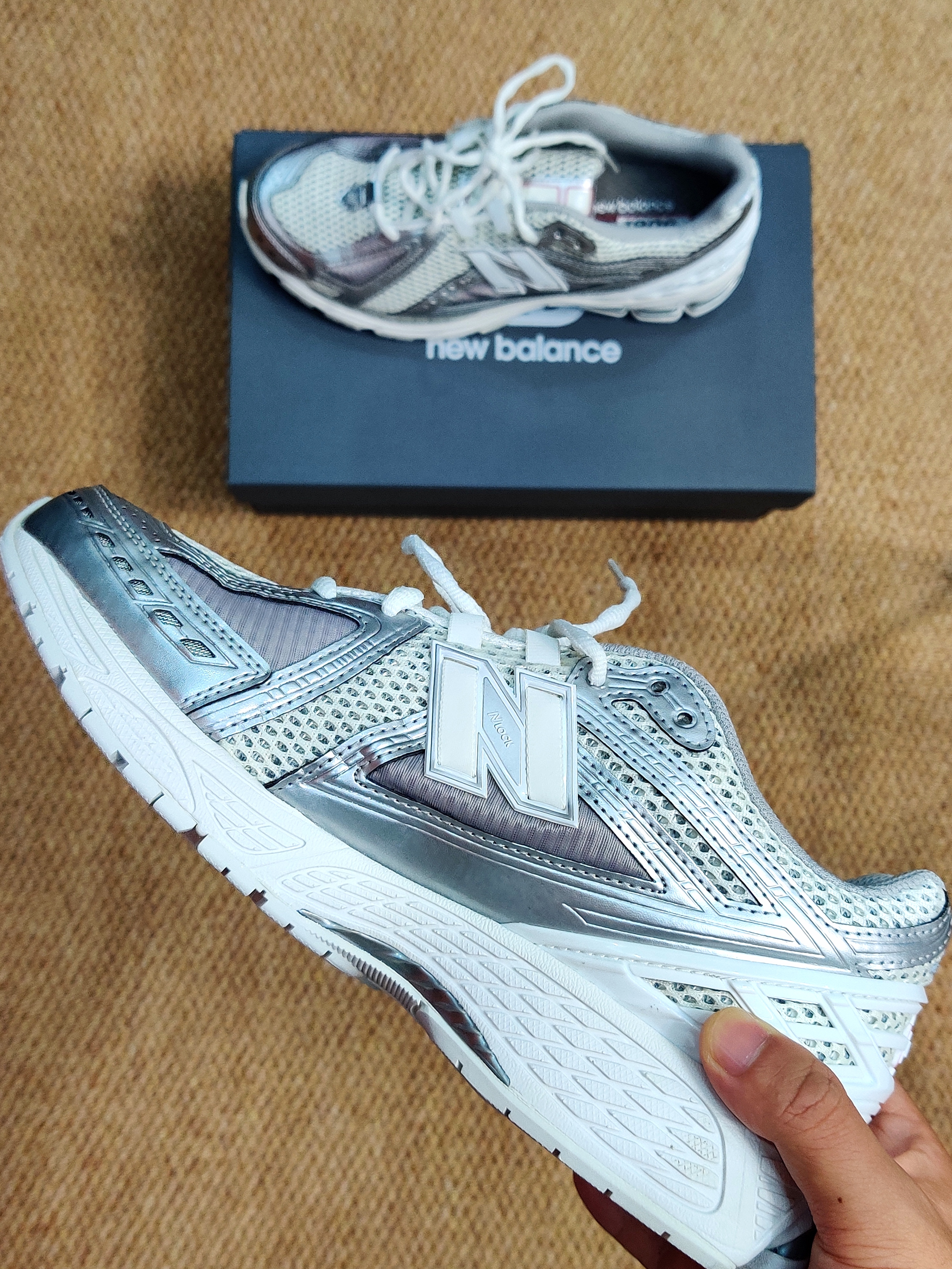 挺好穿的一双复古千禧风New Balance