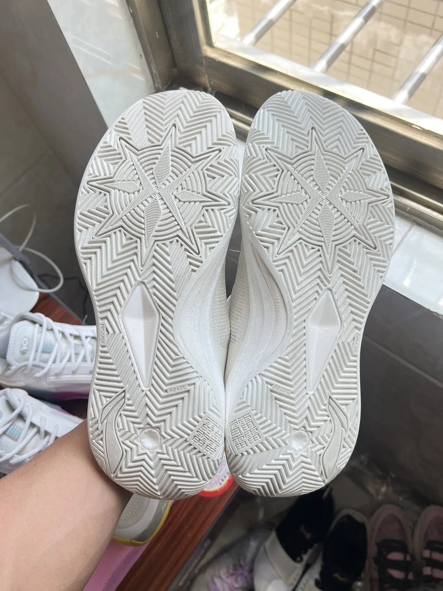 李宁利刃3V2