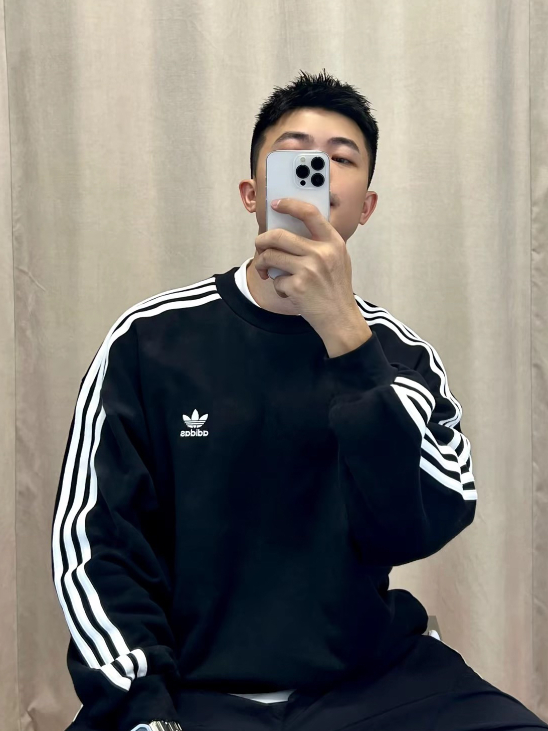 阿迪达斯超绝的 极简小穿搭