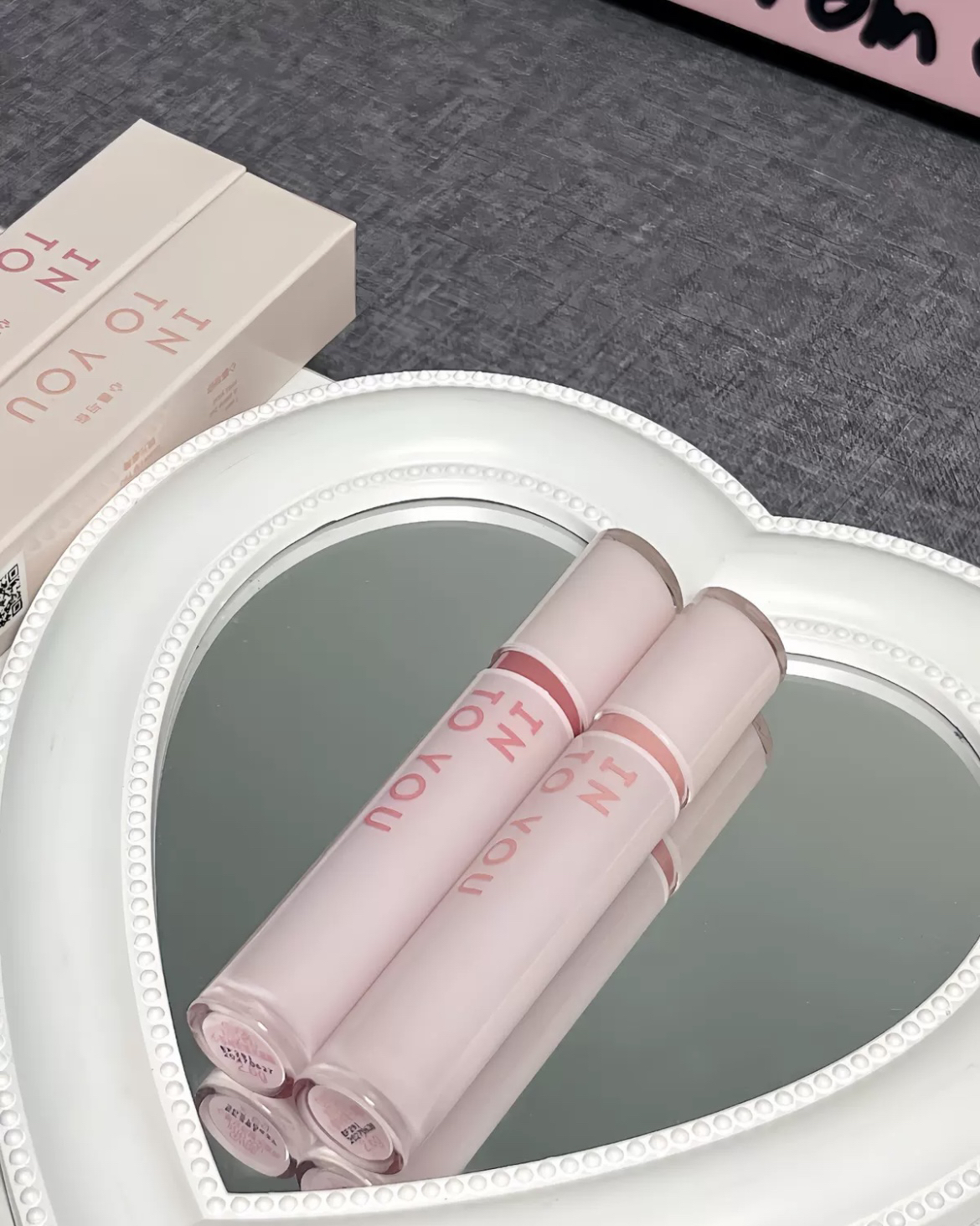 女高人手一支的唇釉！！
