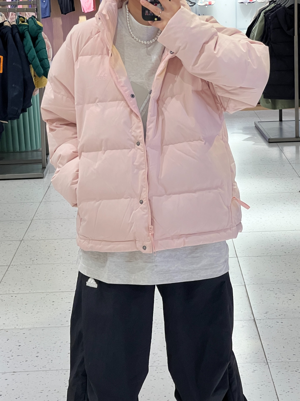 Adidas 冬季多巴胺羽绒服