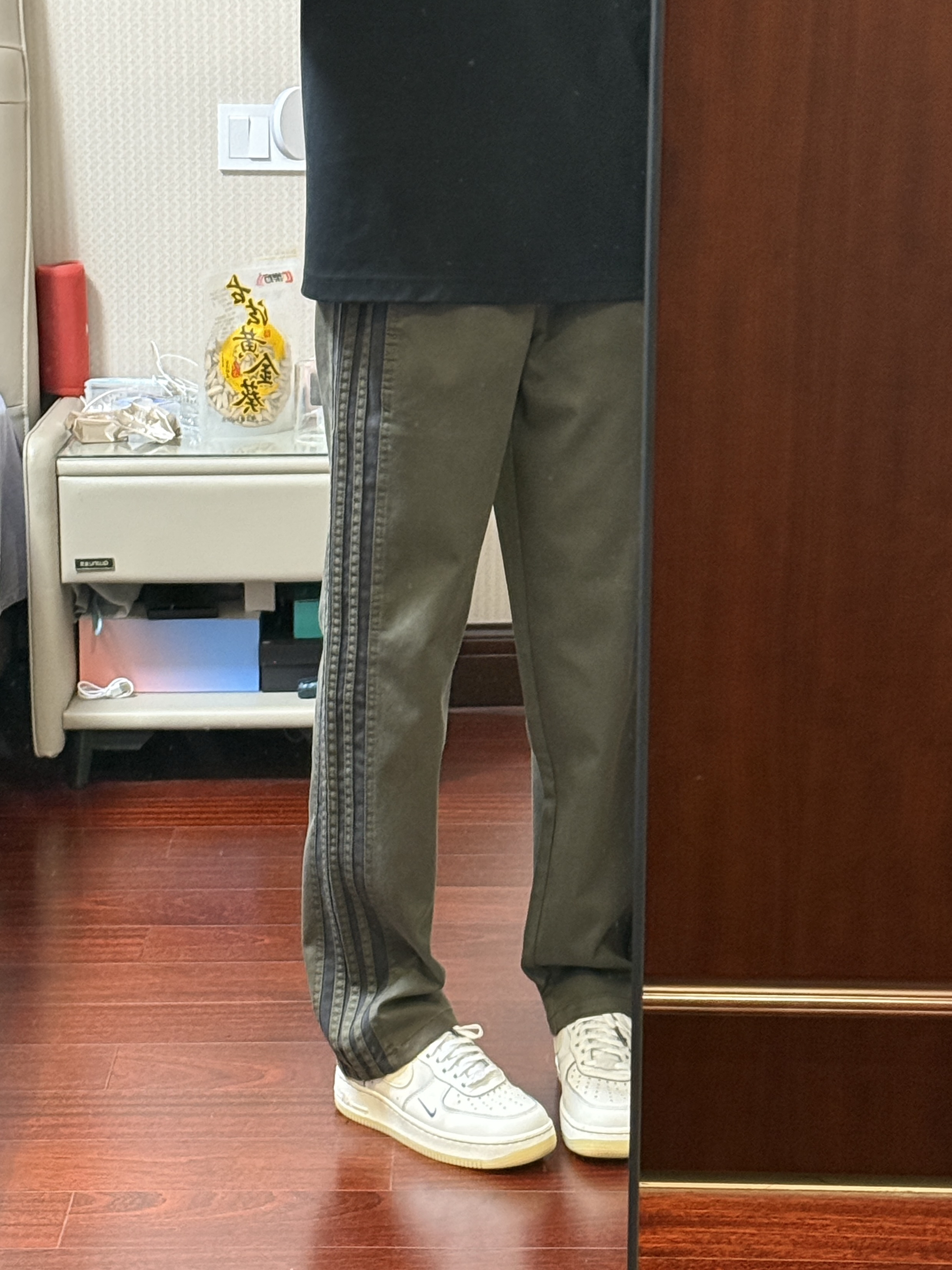 ootd|这款军绿色条纹直筒休闲裤亿点帅!不愧是我熬夜选的