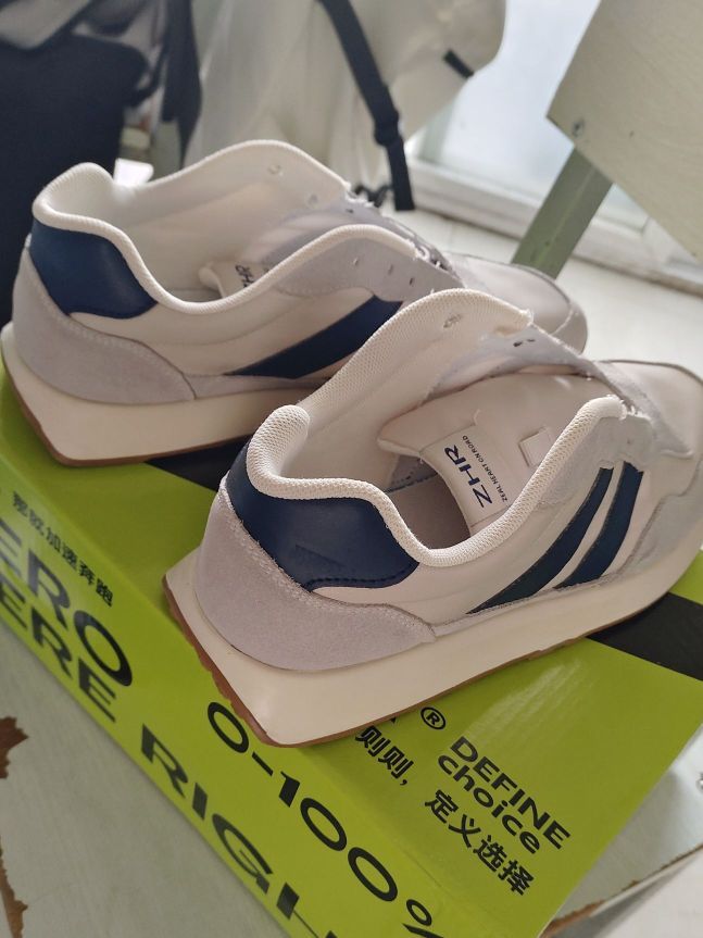 🛒好物名称：ZHR阿甘鞋👟
🤔推荐理由: