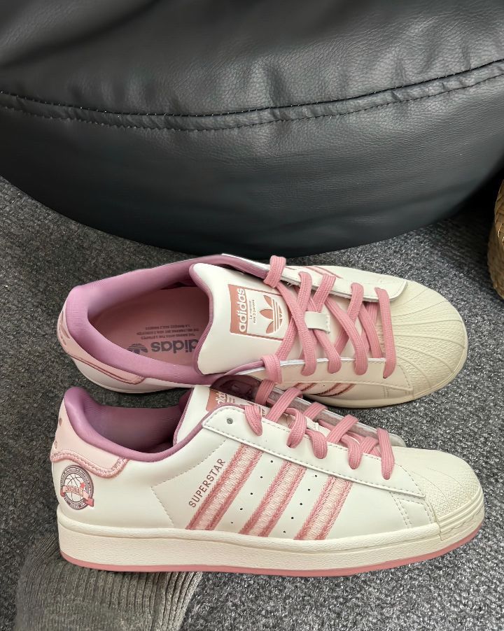 Adidas粉色贝壳头真的好嫩! !少女
