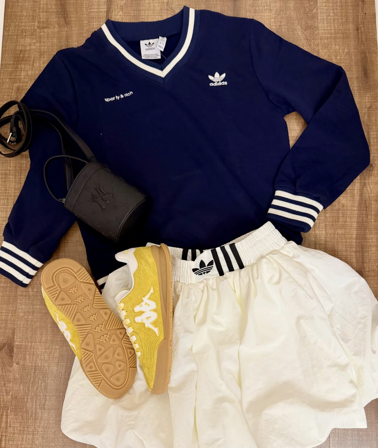 Jennie真的好会穿‼️kappa鞋
+adidas
干干净净的色彩穿搭