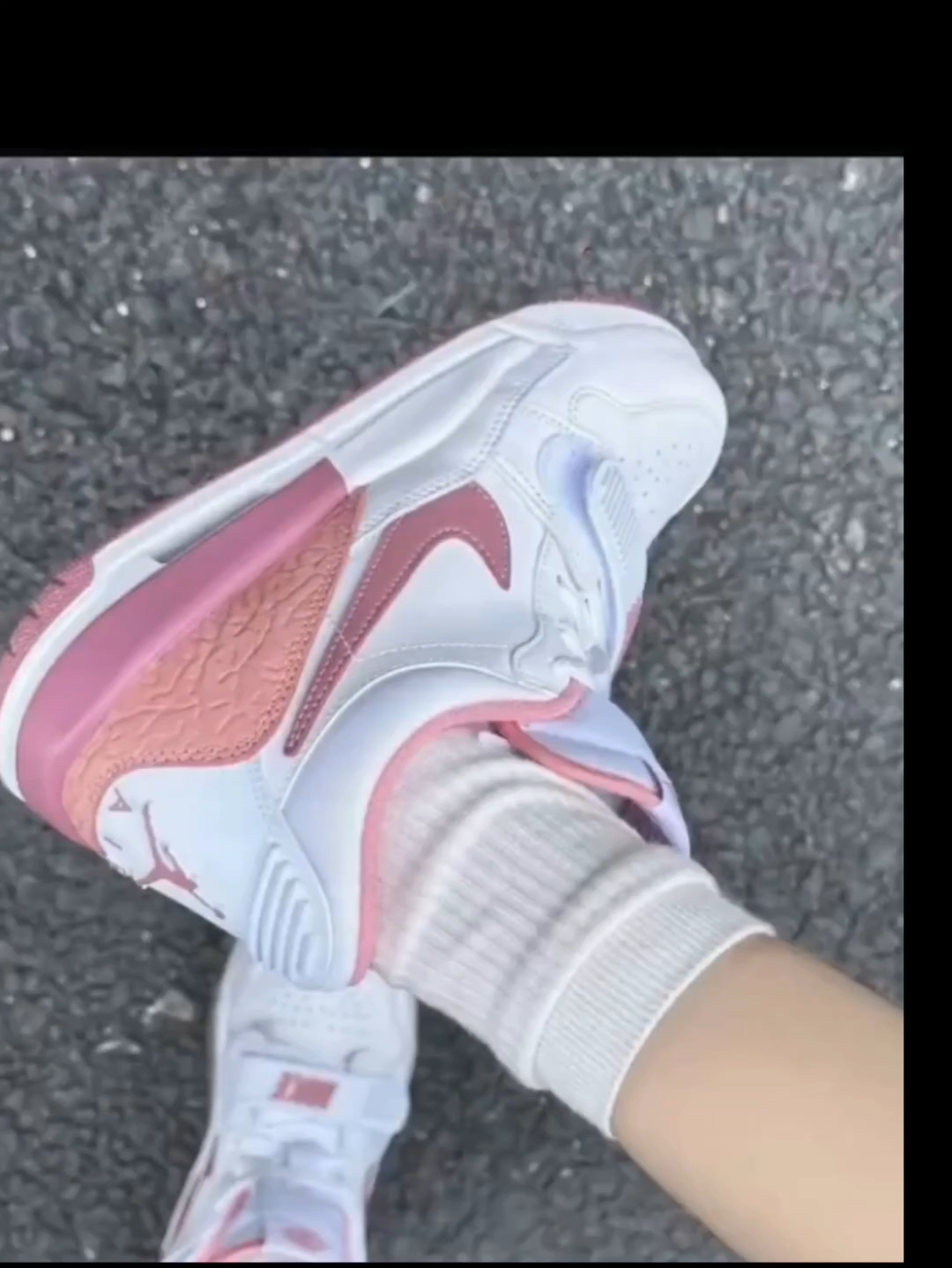 谁能拒绝一双粉白多巴胺!甜妹必入!
樱花粉配色Nike312!好温柔!