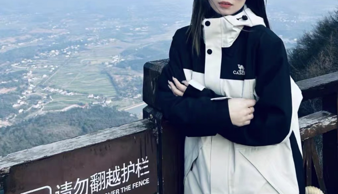 冲锋衣和秋冬季节更配哦🧸快要降温啦，羽绒服你都买好了吗