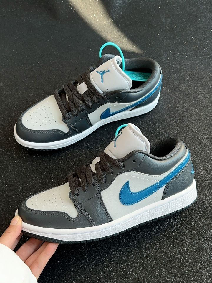 没想到不仅划算‼️而且还斩男又斩女⁉️AJ1黑蓝灰get!