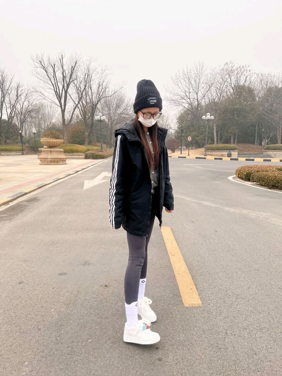 💥热乎乎的保暖神器💥adidas运动三条纹连帽棉服，我为它爆灯！🌟
