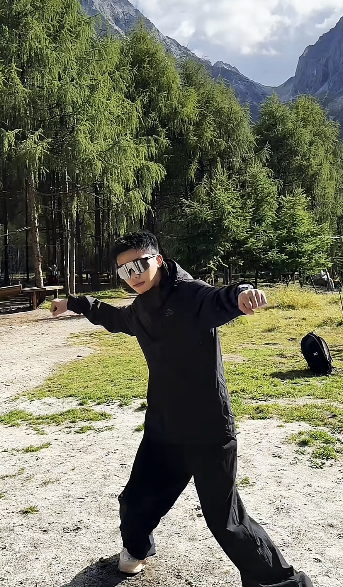 伯希和冲锋衣性价比之王！颜值和性能同时在