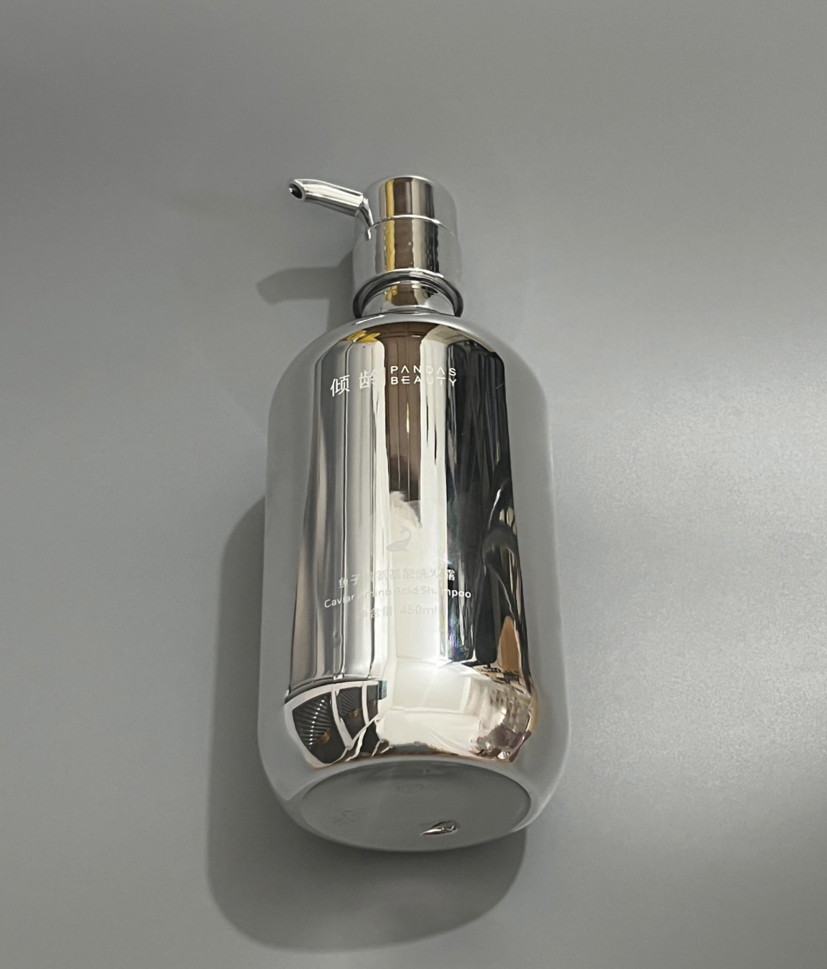 阳光下的头发丝滑得像吃了德芙～