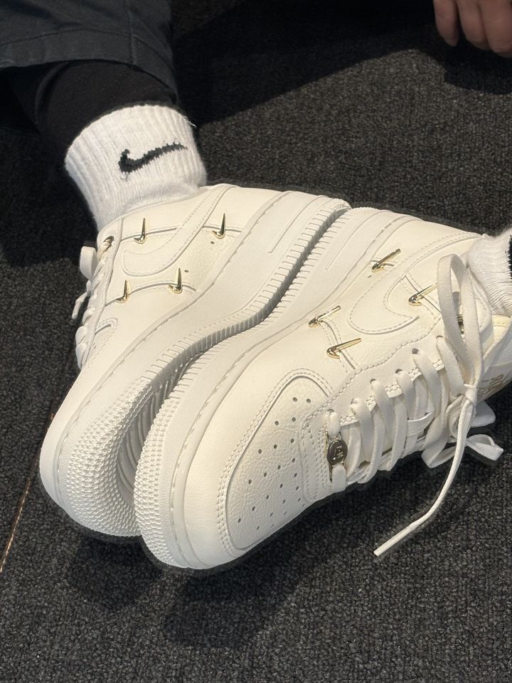 耐克 NIKE AIR FORCE 1 LOW女子空军一号运动鞋