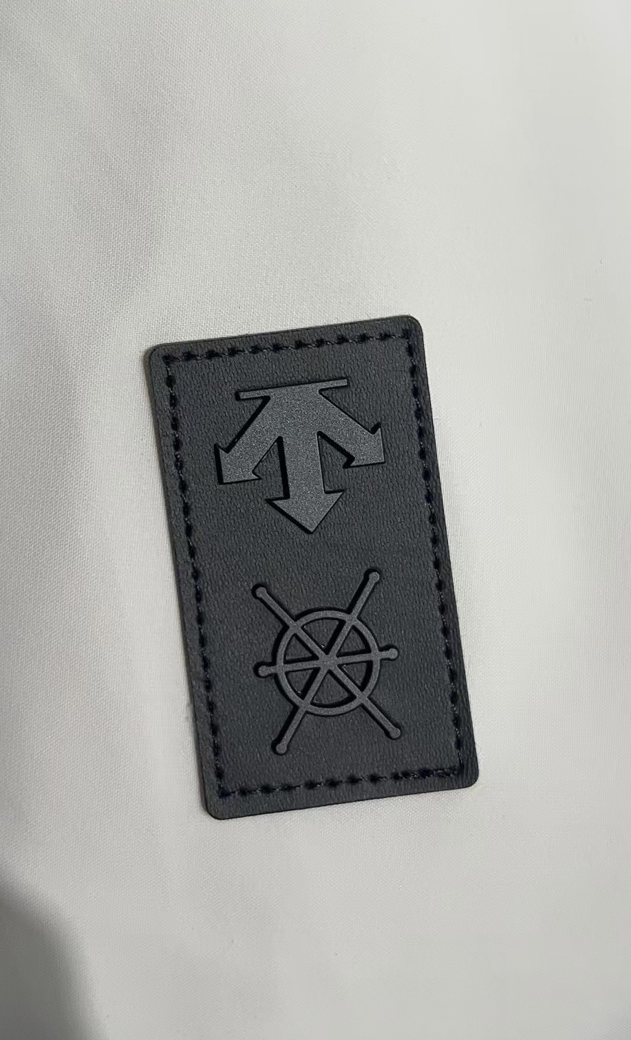 迪桑特羽绒服