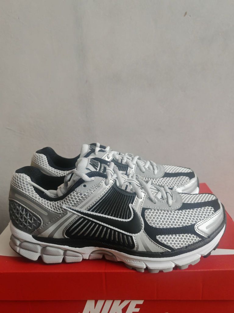 👟Nike Vomero 5熊猫配色真的绝了！