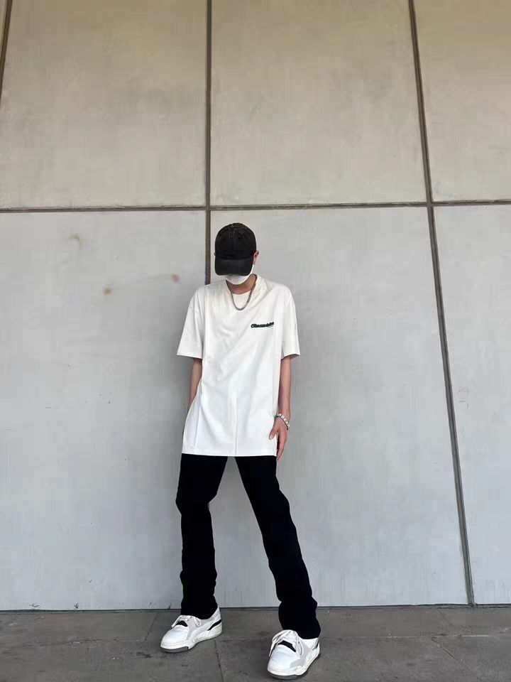 ✨阳光与时间的交织处，藏着一款👖宝藏牛仔裤！