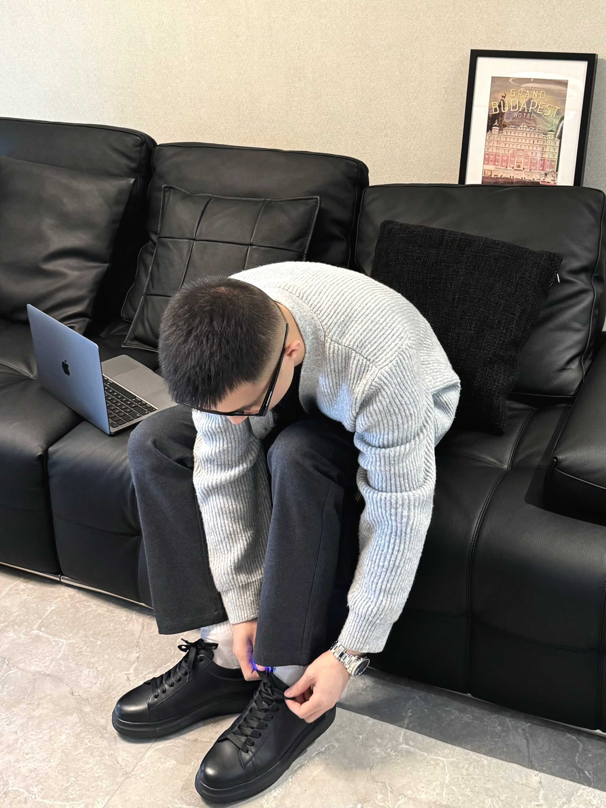 居家办公的通勤风|黑白灰顶男拿捏