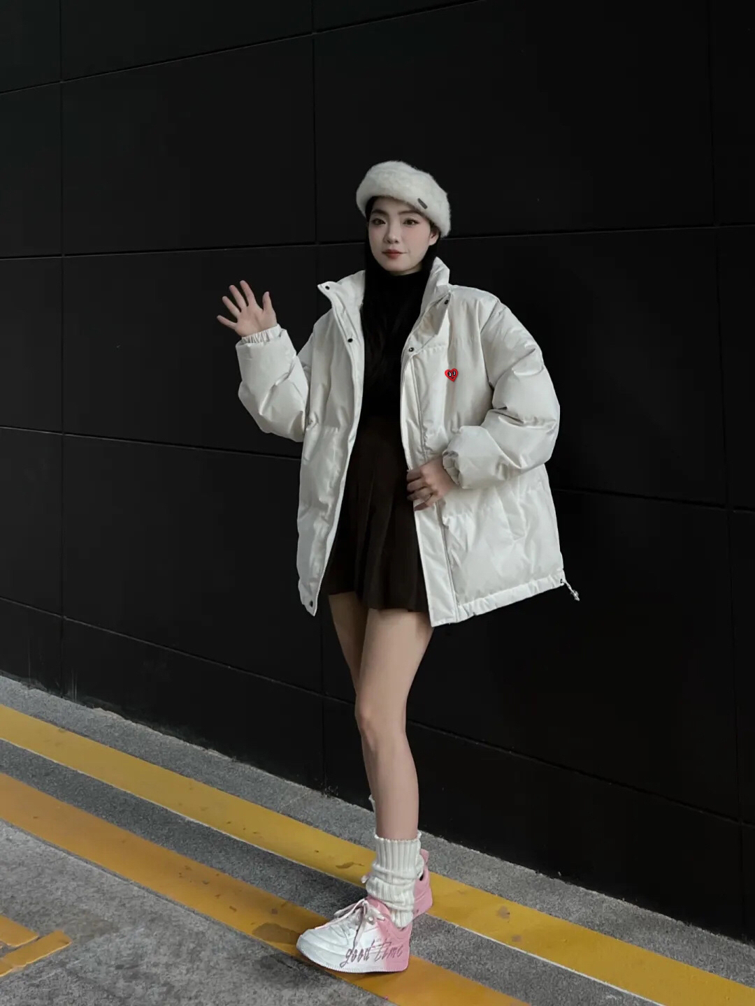 冬天就是适合穿白色棉服