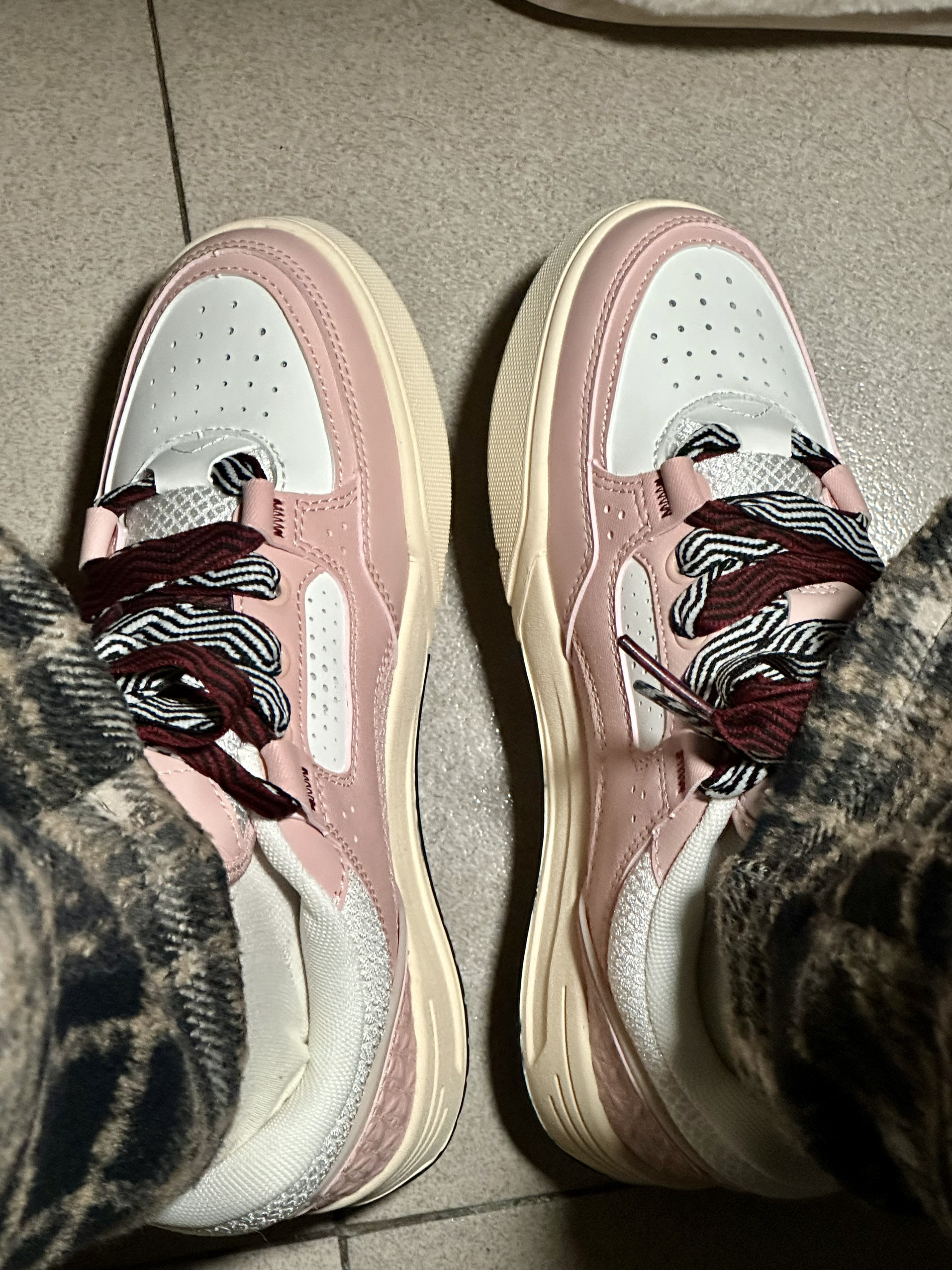 粉嫩甜酷明星同款板鞋谁还没有❣️‼️