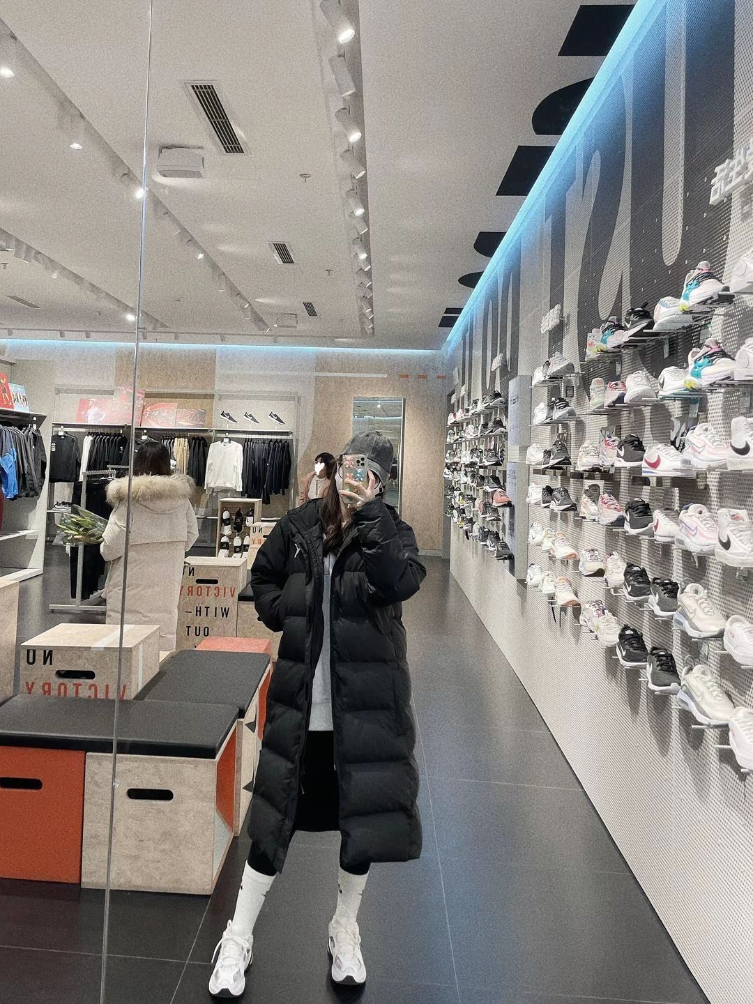 🔥一秒沦陷！彪马 纯色廓形防风排湿连帽长款羽绒服！绝了！❄️
