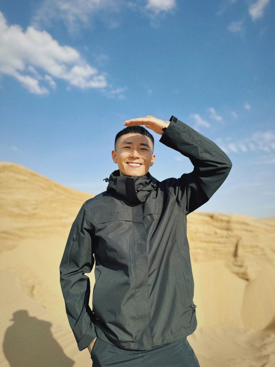 OOTD｜户外穿搭一身黑 潮酷感扑面而来！