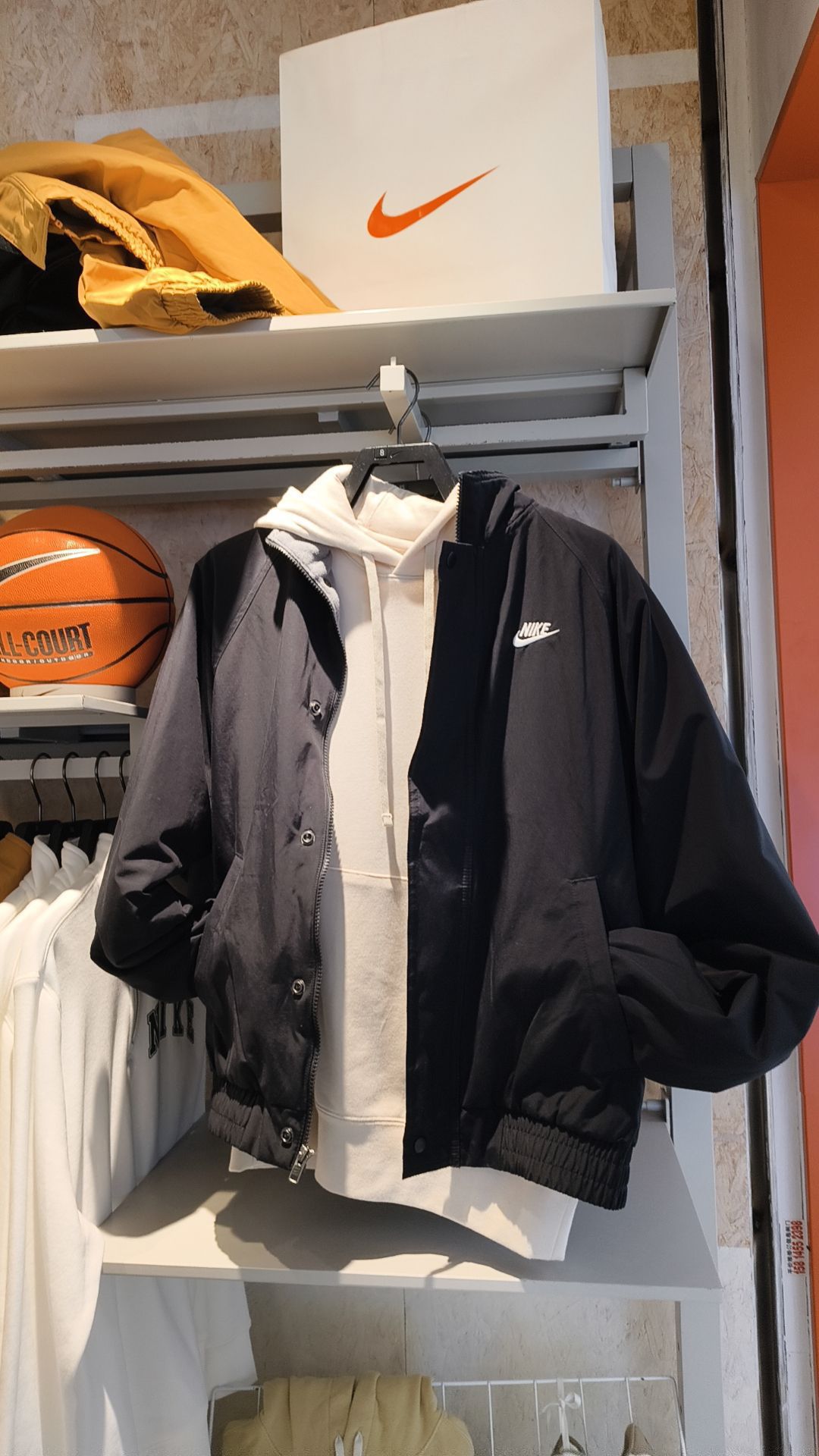 这件衣服质量非常好，穿着非常舒适，款式也