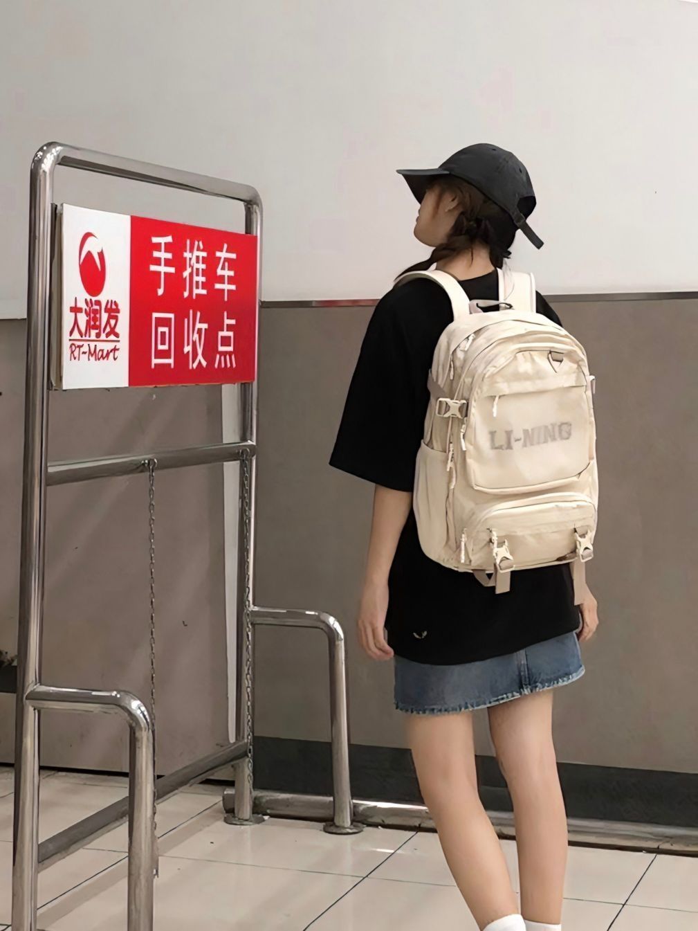 李宁浅黄色双肩包!
