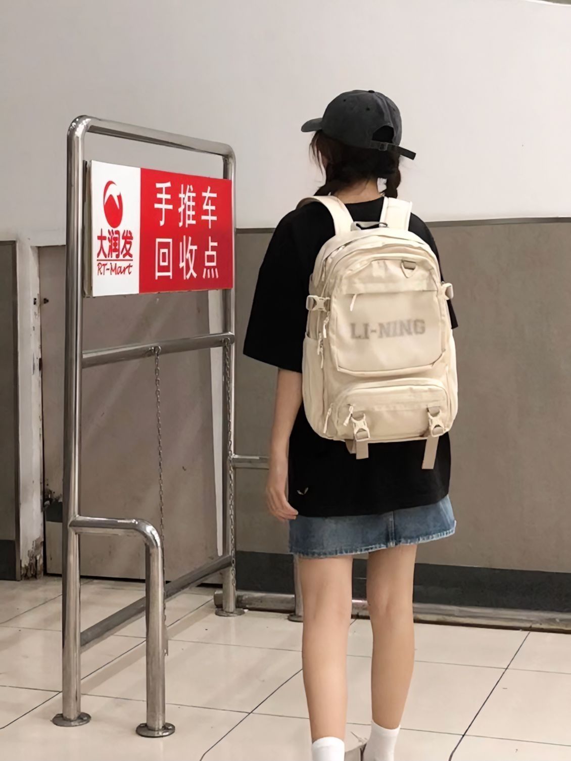 李宁浅黄色双肩包!