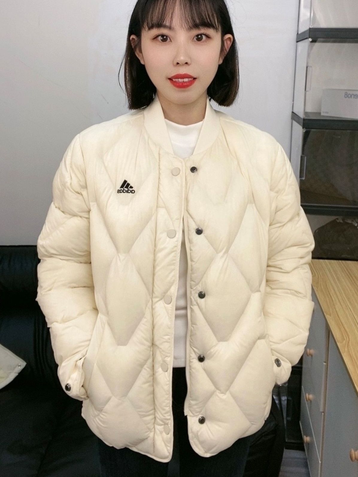 米白色羽绒服穿搭