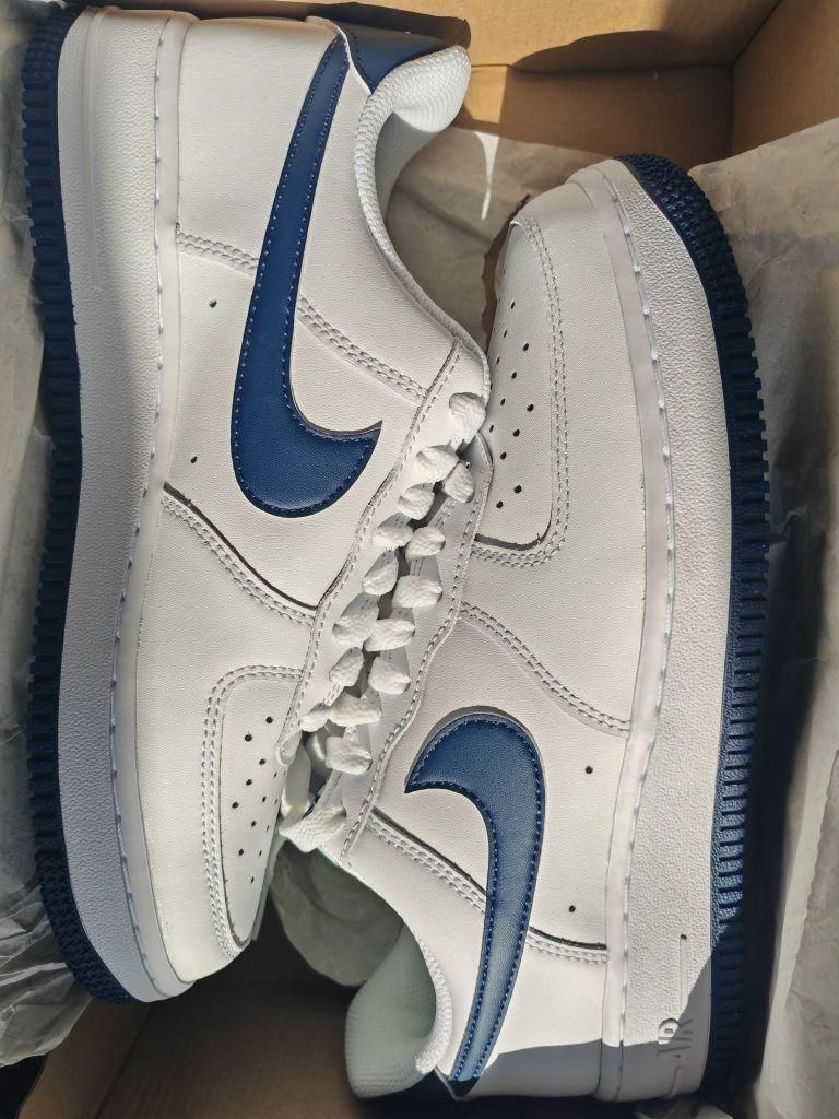百搭款！！耐克（Nike）的Air Force 1系列。