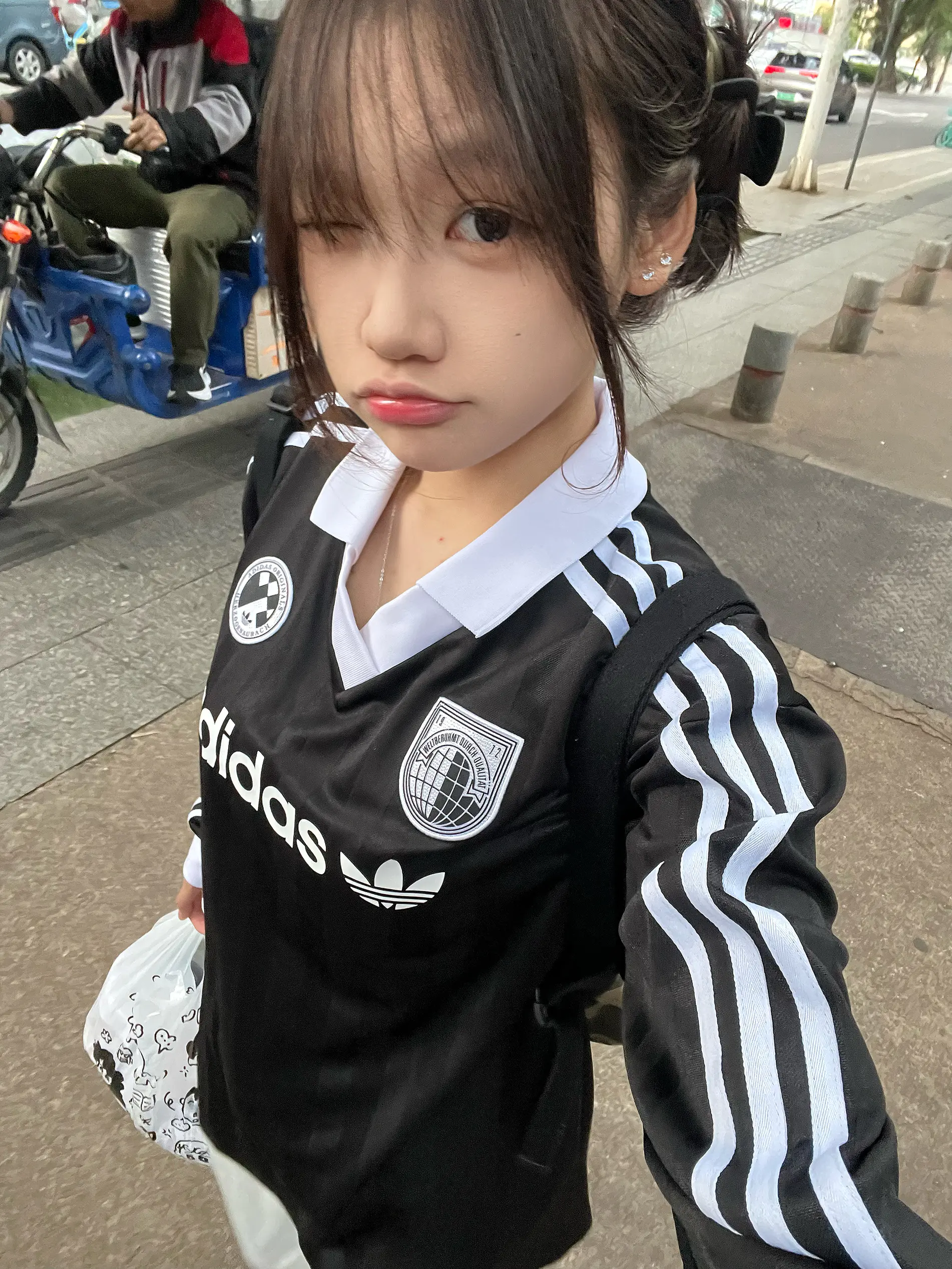 今天也是Adidas女孩~