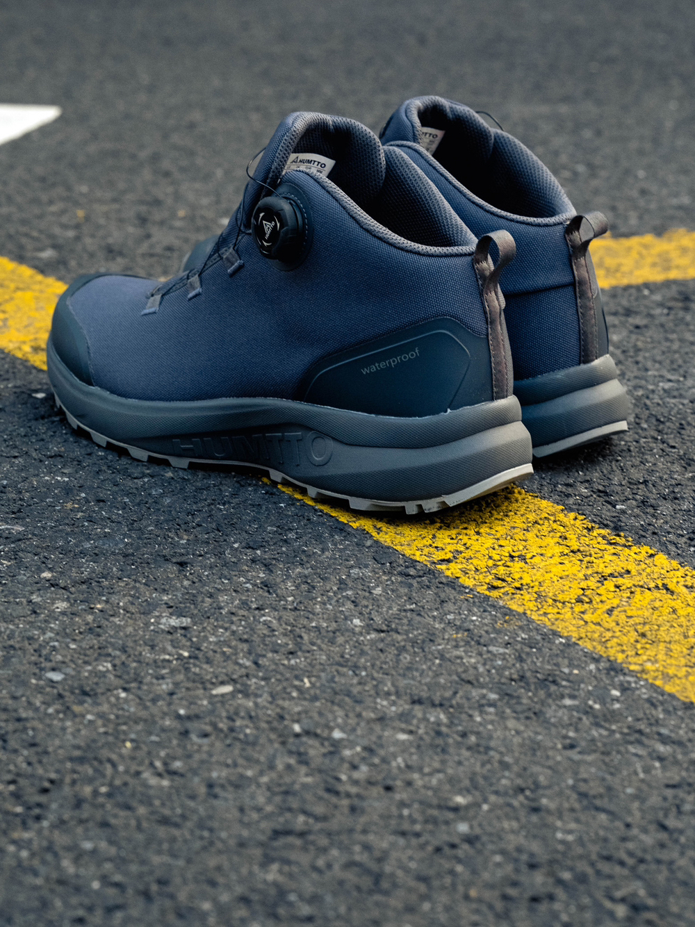 🔥🔥还有比这更极简的设计吗?!一双自带“未来风”的户外徒步鞋!