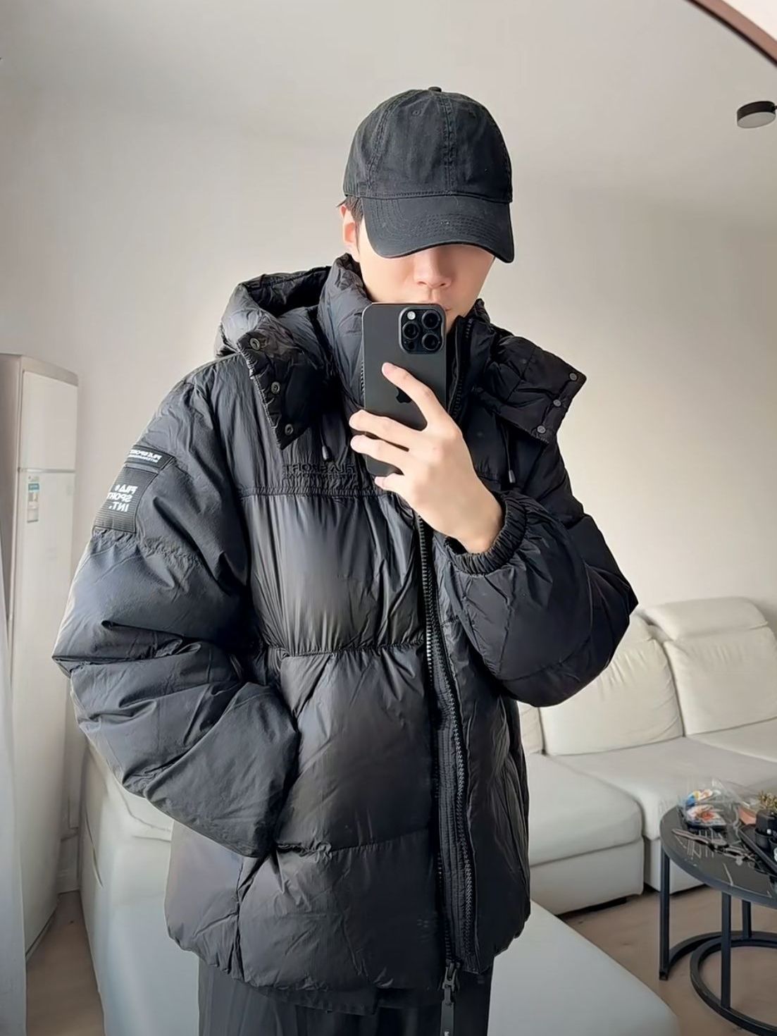 兄弟们这件黑色带帽羽绒服真的爱