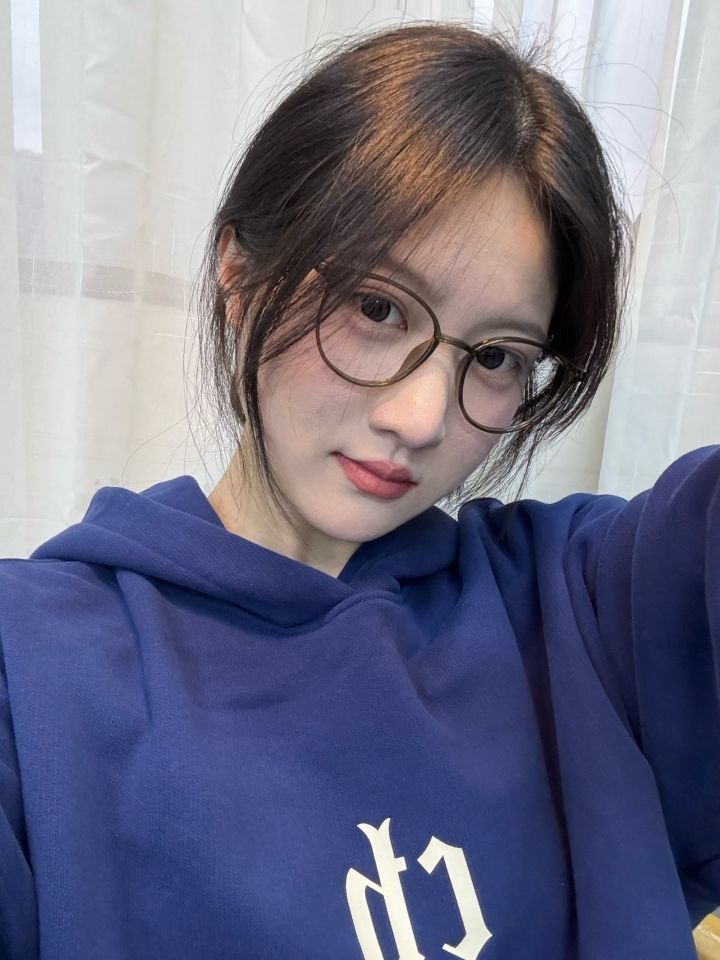 这件卫衣真的好显白