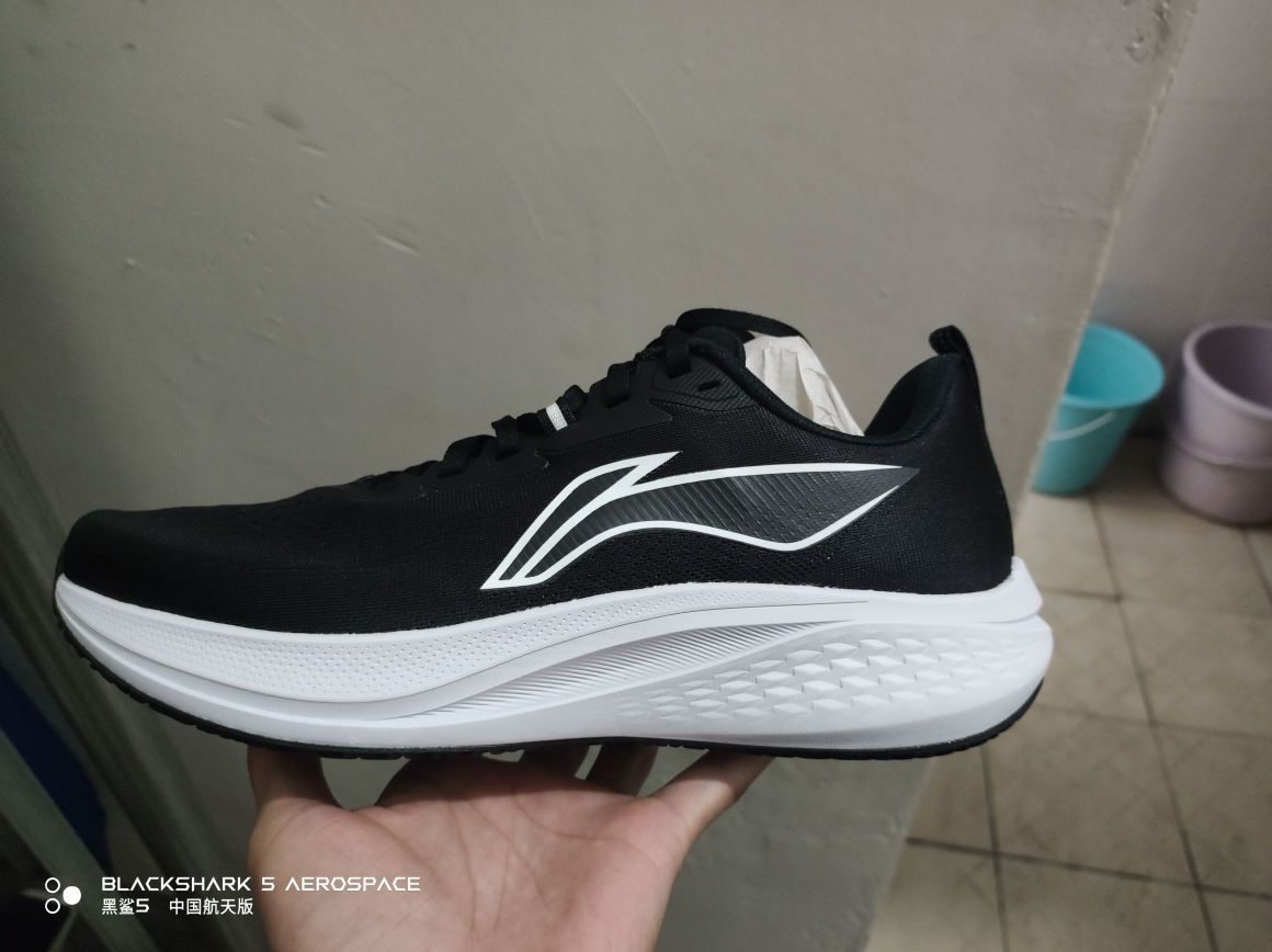 不错的，脚感比7p硬，鞋底触地的感觉，没