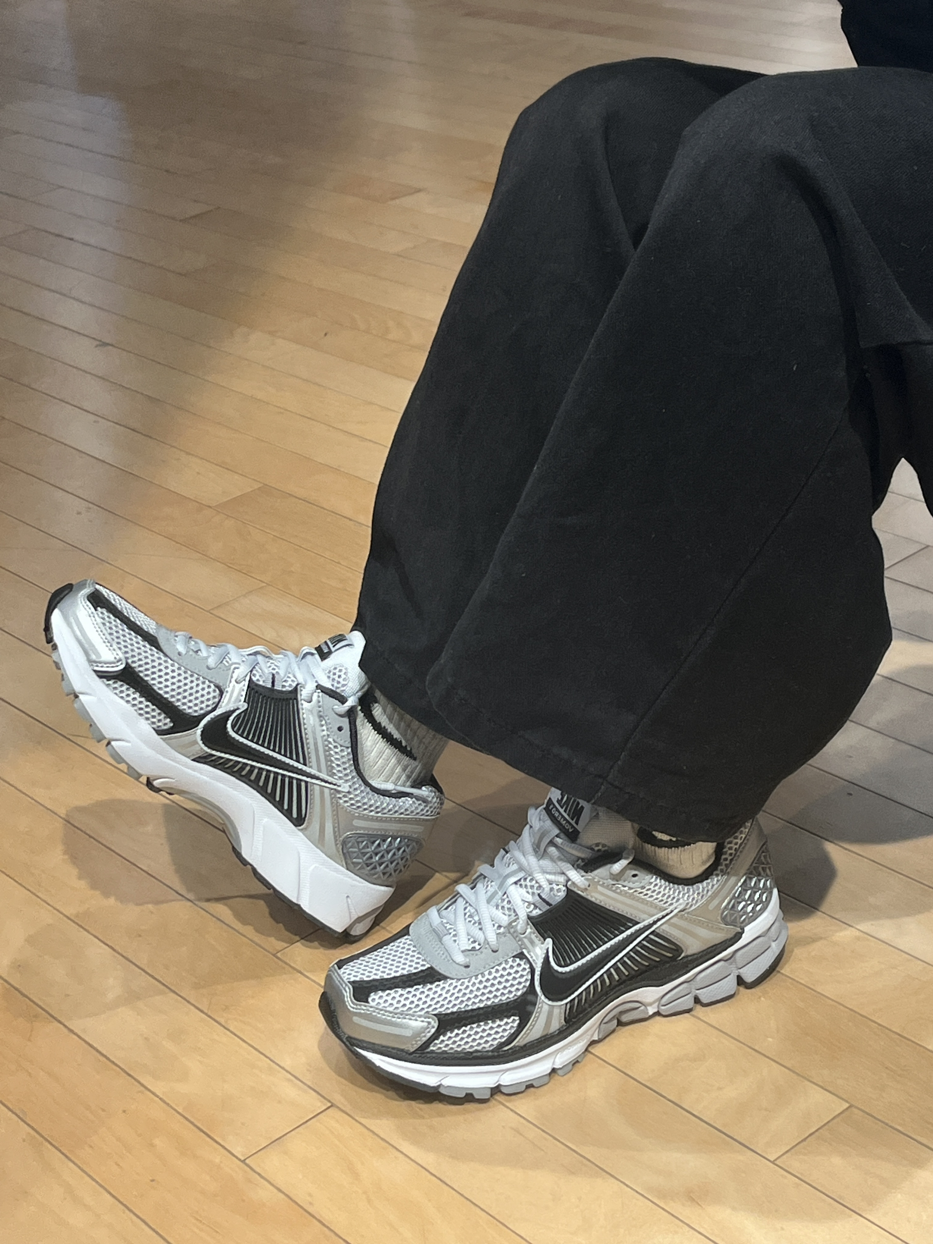 • Nike Zoom Vomero 5
